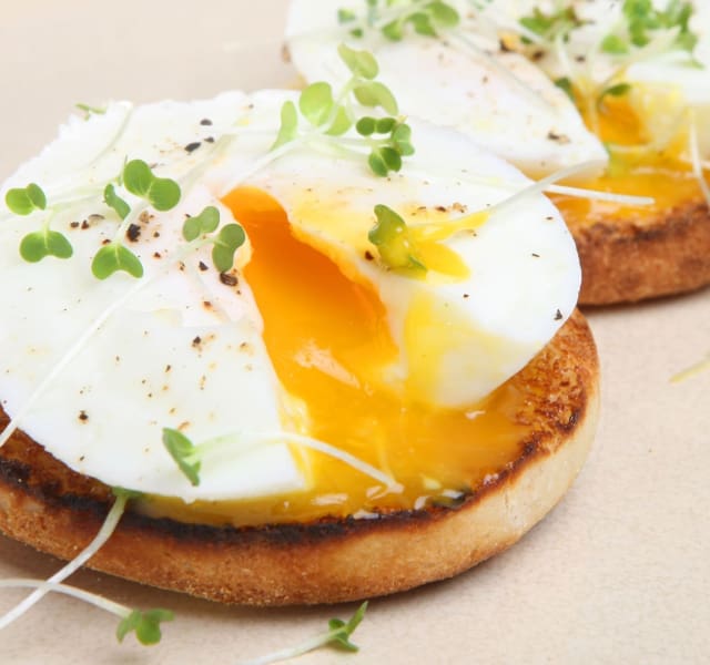 Muffins with poached eggs recipe